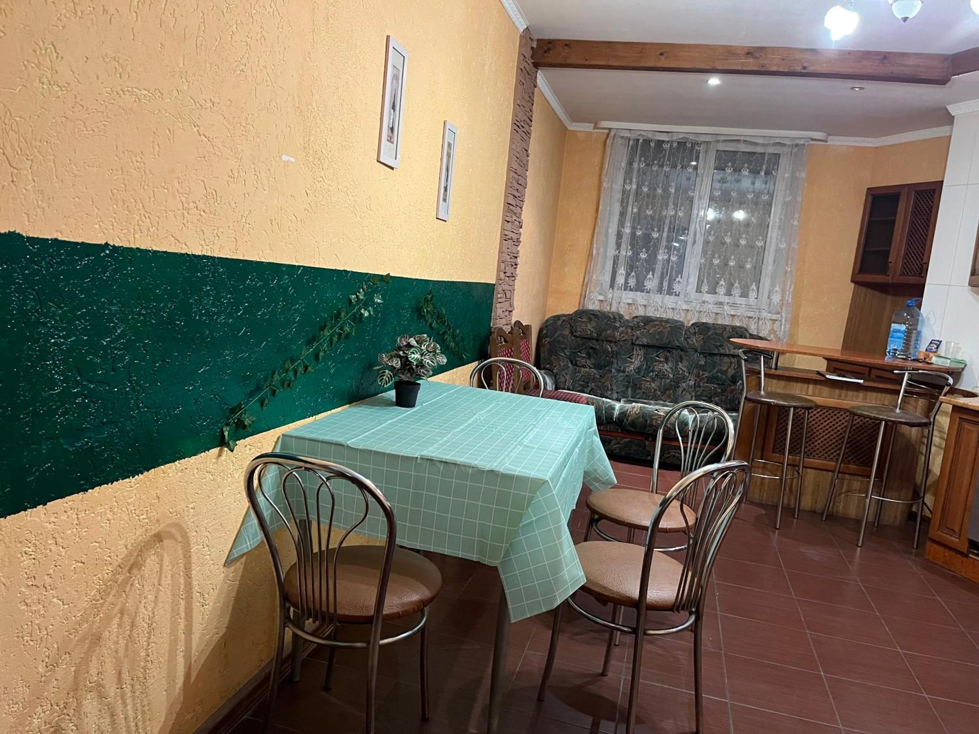 Ararat-Osokorki Hostel Kyiv Exterior photo